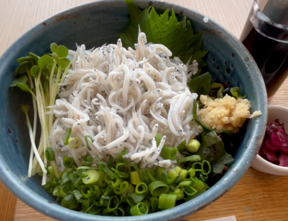 ゆりあげ食堂HACHIのしらす丼